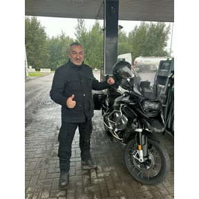 Брицун — стикер для MAX