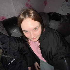 че? — стикер для MAX