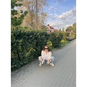 че? — стикер для MAX