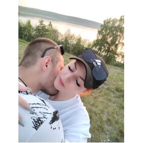 Мы — стикер для MAX