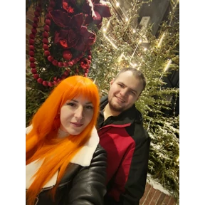 Мы — стикер для MAX
