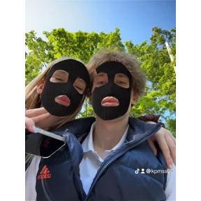 мы — стикер для MAX