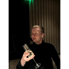 А че тут так можно!!?? — стикер для MAX