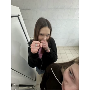 а да — стикер для MAX
