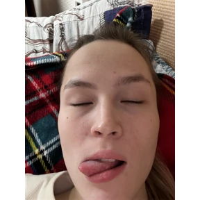 Алиса и Алмаз! — стикер для MAX