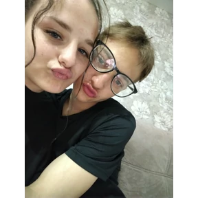 Любоф — стикер для MAX
