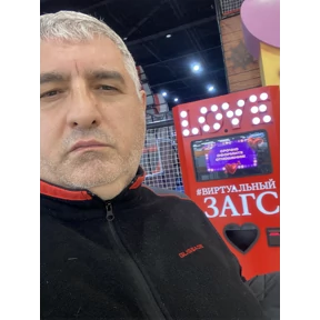 Эмодзи — стикер для MAX