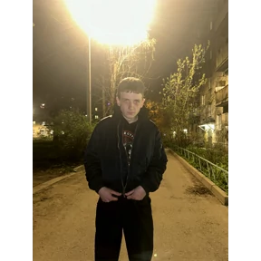 Сикссевен — стикер для MAX