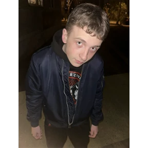 Сикссевен — стикер для MAX