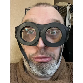 Пупс — стикер для MAX