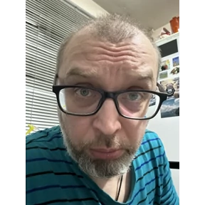 Пупс — стикер для MAX