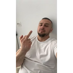 ZOЖ — стикер для MAX