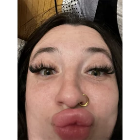 Обожаемые — стикер для MAX
