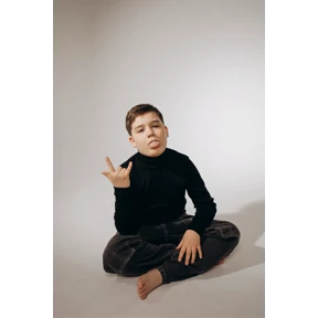 Мы — стикер для MAX