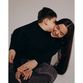 Мы — стикер для MAX