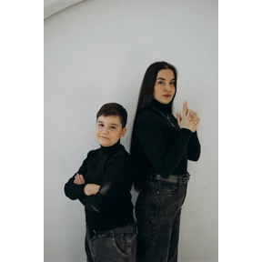 Мы — стикер для MAX