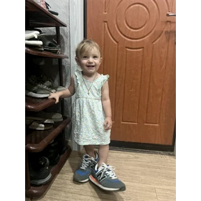 Аня — стикер для MAX