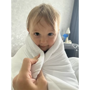 Аня — стикер для MAX