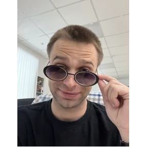 Всякий советник — стикер для MAX