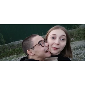 Лю лю) — стикер для MAX