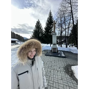 Мы — стикер для MAX