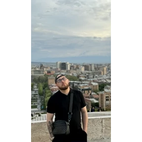 Мы — стикер для MAX