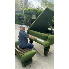 Мы — стикер для MAX