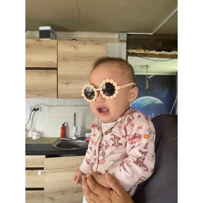 Семья — стикер для MAX