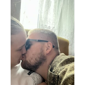 Мы — стикер для MAX