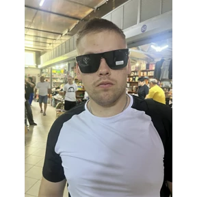 Мы — стикер для MAX