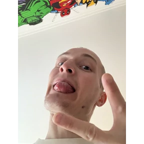 Мы — стикер для MAX
