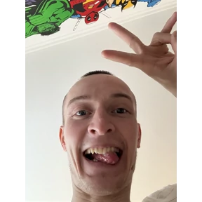 Мы — стикер для MAX