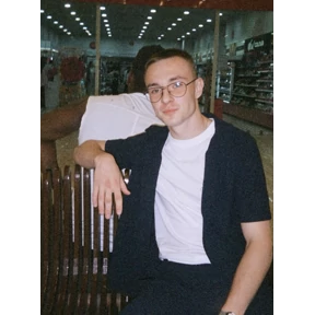 КС — стикер для MAX