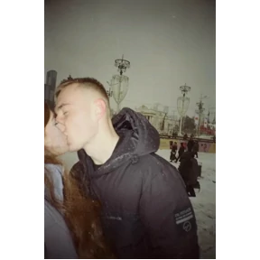 КС — стикер для MAX