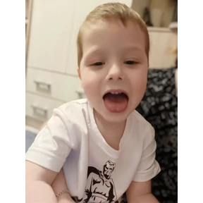 Мы — стикер для MAX