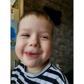 Мы — стикер для MAX