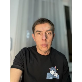 Это я — стикер для MAX