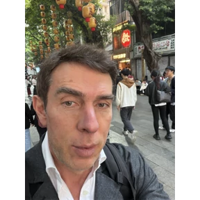 Это я — стикер для MAX