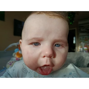 Таися — стикер для MAX