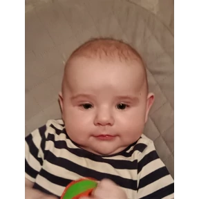 Таися — стикер для MAX