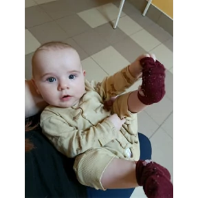 Таися — стикер для MAX