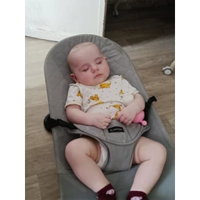 Таися — стикер для MAX