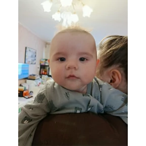 Таися — стикер для MAX