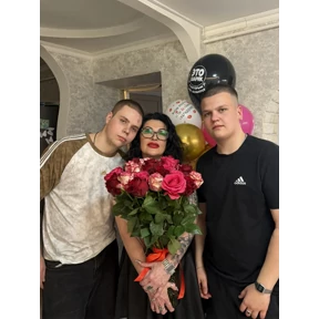 Семья — стикер для MAX