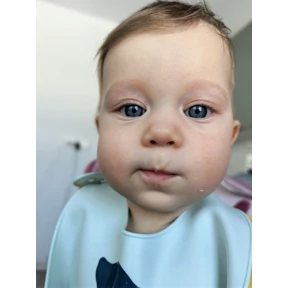 Аниська и Мируся — стикер для MAX