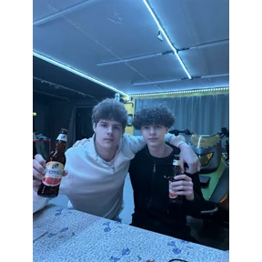 привет — стикер для MAX