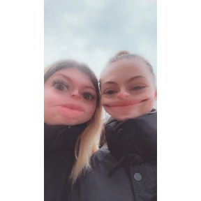 Хум — стикер для MAX