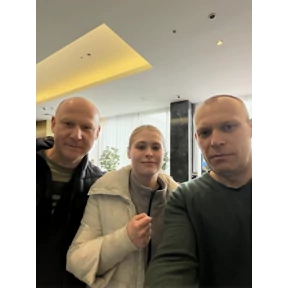 Первый — стикер для MAX