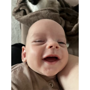 Ахахах — стикер для MAX