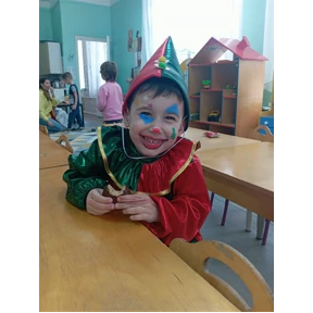 Мы — стикер для MAX